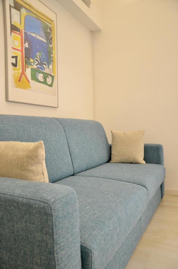 Duomo26 Boutique Apartment เดเซนซาโนเดลการ์ดา ภายนอก รูปภาพ