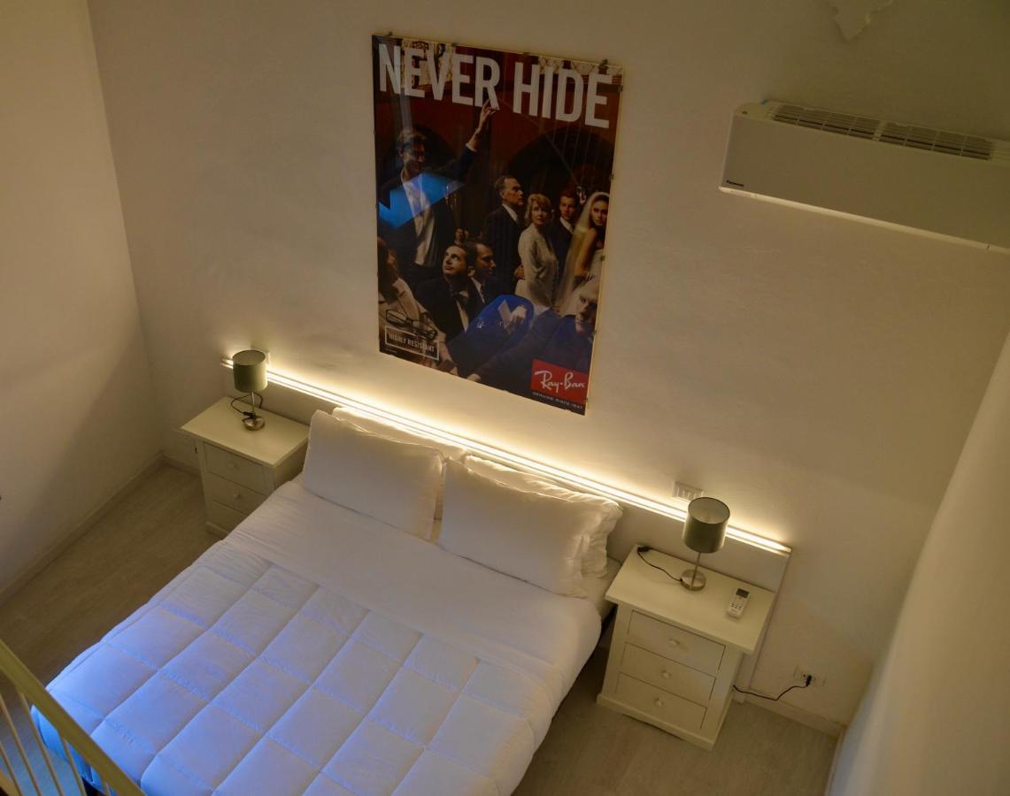Duomo26 Boutique Apartment เดเซนซาโนเดลการ์ดา ภายนอก รูปภาพ