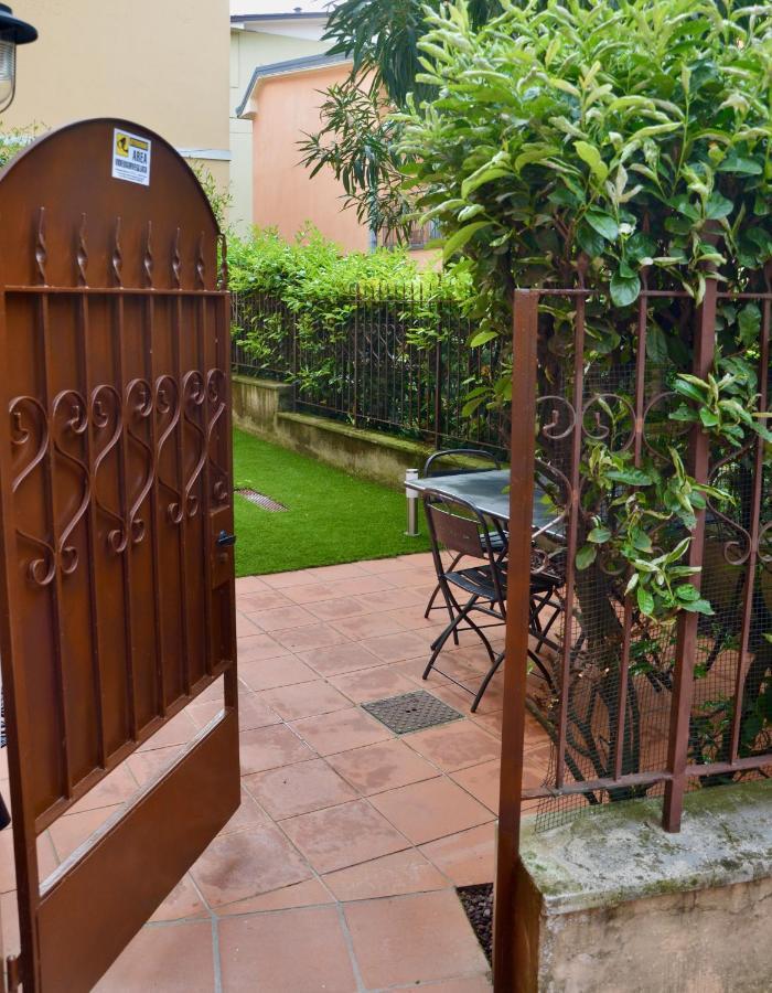 Duomo26 Boutique Apartment เดเซนซาโนเดลการ์ดา ภายนอก รูปภาพ